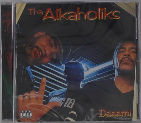 „Tha Alkaholiks“ und „Daaam!“ sind in kräftigen Farben zu sehen. Drei Männer blicken ernst, einer zeigt ein Handzeichen.