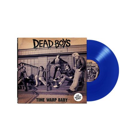 "DEAD BOYS" und "TIME WARP BABY" auf Schallplattencover. Eine Gruppe posiert lässig auf einer Treppe. Blaue Vinylplatte.