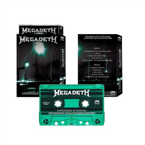 Megadeth-Logo, Titel "Unplugged in Boston", Tracklist, grüne Kassette, Blitze im Hintergrund.