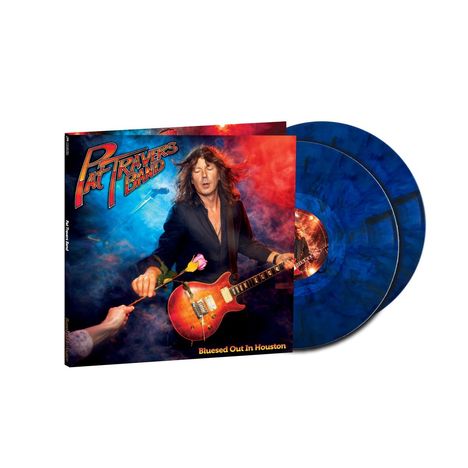 „Pat Travers Band“ und „Bluesed Out in Houston“ auf rotem Albumcover, Gitarrist mit Gitarre und Blume, blaue Schallplatten.