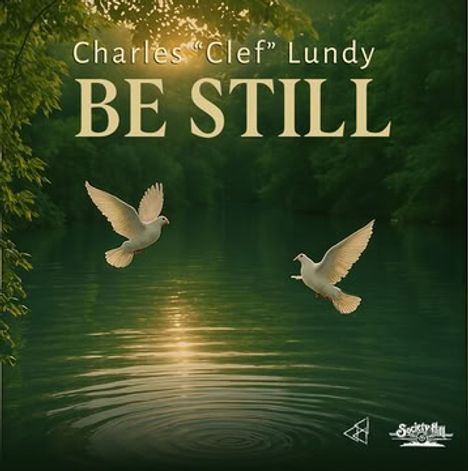 "Charles 'Clef' Lundy BE STILL" in großen Buchstaben. Zwei weiße Tauben fliegen über einen ruhigen, grünen See.