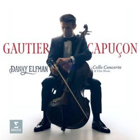 "Gautier Capuçon", "Danny Elfman", "Cello Concerto & Film Music". Ein Mann im Anzug spielt Cello auf einem Stuhl.