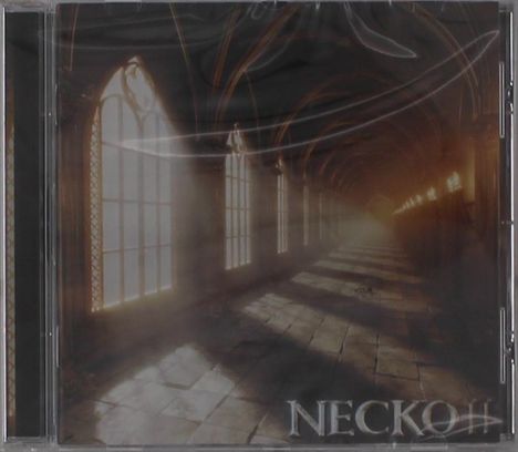 "NECKO" in großen Buchstaben. Eine leicht vernebelte, lange gotische Halle mit hohen Fenstern und Säulen.