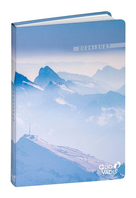 2026 | 2027. Weiches Bergpanorama unter blauem Himmel, dezente Farben.