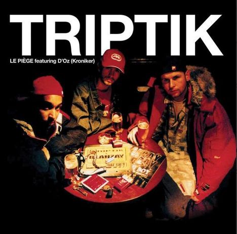 "TRIPTIK" in großen Buchstaben oben. Drei Personen sitzen an einem Tisch mit Getränken und Papieren.
