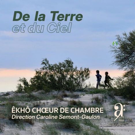 „De la Terre et du Ciel“, ÉKHÔ CHŒUR DE CHAMBRE, Leitung Caroline Semont-Gaulon. Zwei Kinder laufen auf Dünen.