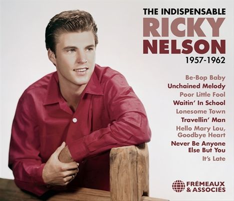 Der Text listet Songs von Ricky Nelson 1957-1962. Ein Mann in rotem Hemd lehnt entspannt an einem Holzzaun.