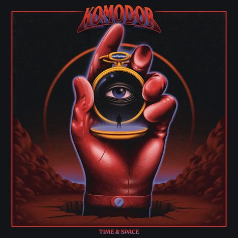 "Komodor", "Time & Space". Illustration: Eine rote Hand hält eine Uhr mit Auge, darunter eine Figur, umgeben von Wolken und Dunkelheit.