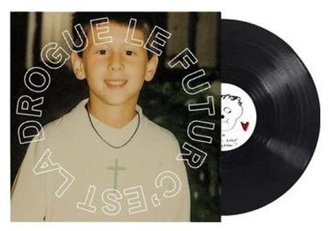 „LE FUTUR C'EST LA DROGUE“ ist um das Porträt eines jungen Jungen angeordnet. Daneben eine Schallplatte.