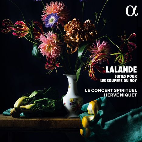 Text: "LALANDE SUITES POUR LES SOUPERS DU ROY LE CONCERT SPIRITUEL HERVÉ NIQUET." Vase mit Blumen auf Tisch mit Gemüse.