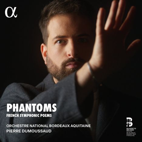 Texte: "PHANTOMS", "FRENCH SYMPHONIC POEMS", "ORCHESTRE NATIONAL BORDEAUX AQUITAINE", "PIERRE DUMOUSSAUD".  
Mann mit ausgestreckter Hand, ernstes Gesicht, dunkler Hintergrund.
