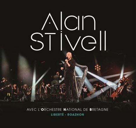 "Alan Stivell" oben, darunter "AVEC L'ORCHESTRE NATIONAL DE BRETAGNE LIBERTÉ - ROAZHON". Konzertszene mit Musikern und Harfe.