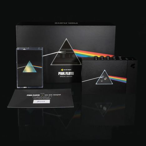 Text: "we are moved", "PINK FLOYD", "SPECIAL EDITION". Eine Illustration mit einem Prisma, das Licht in Regenbogenfarben bricht.
