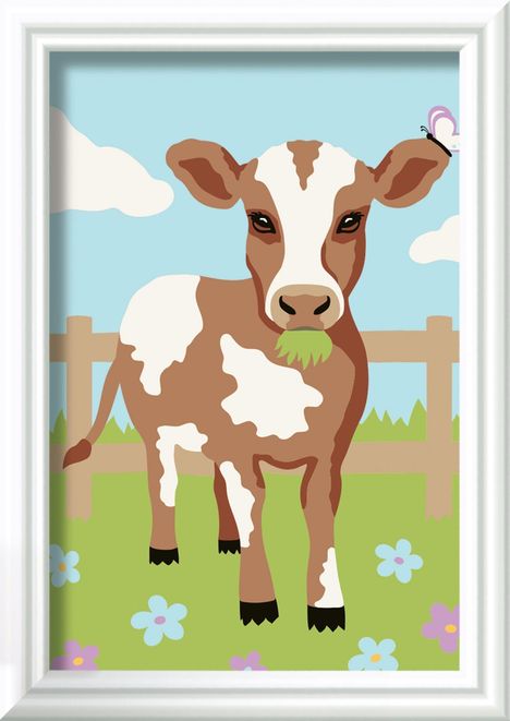 Eine Illustration zeigt eine Kuh vor einem Holzzaun, mit einer rosa Blume im Gras und einem Schmetterling auf dem Ohr.