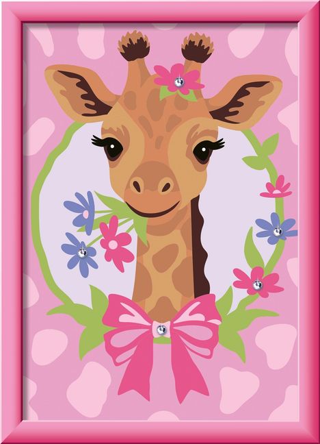 Illustration: Eine lächelnde Giraffe, umgeben von bunten Blumen und rosa Schleife, auf rosa Hintergrund mit Punkten.