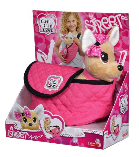 Texte: "Chi Chi LOVE", "Street", "Simba". Eine Verpackung mit einem Plüschhund in pinker Tragetasche. Ein Mädchen lächelt.