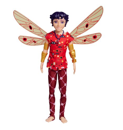 Eine Puppe mit buntem Oberteil, goldenen Armreifen, Flügeln und roten Hosen mit Mustern.