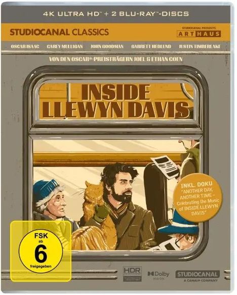 “Inside Llewyn Davis” steht in großen Buchstaben in einem Zugfenster. Darunter eine Illustration mit Personen und einer Katze.