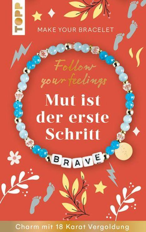 Text: "Follow your feelings. Mut ist der erste Schritt. Charm mit 18 Karat Vergoldung." Perlenarmband auf rotem Hintergrund.