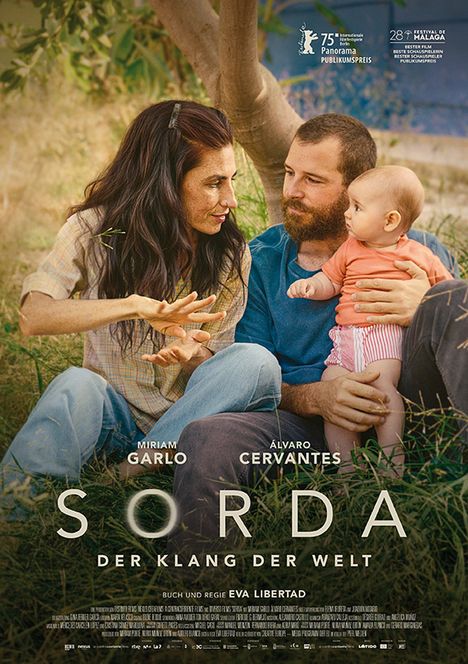 Text: "Sorda - Der Klang der Welt", darunter "Miriam Garlo, Álvaro Cervantes". Eine Familie sitzt im Gras unter einem Baum.