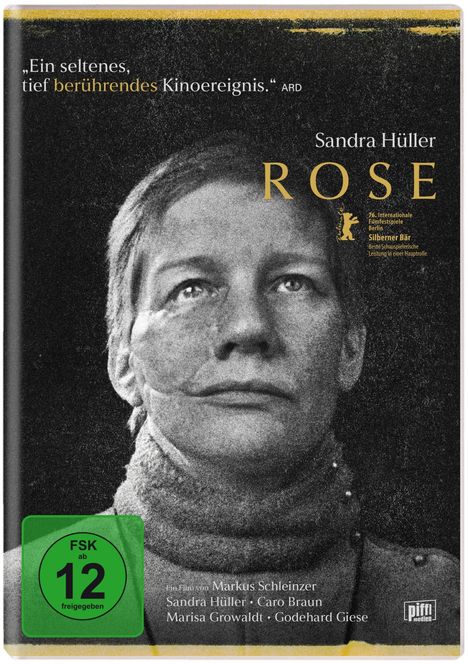 "Ein seltenes, tief berührendes Kinoereignis." ARD. Titel: ROSE. FSK 12. Schwarz-weißes Porträt von einer Frau.