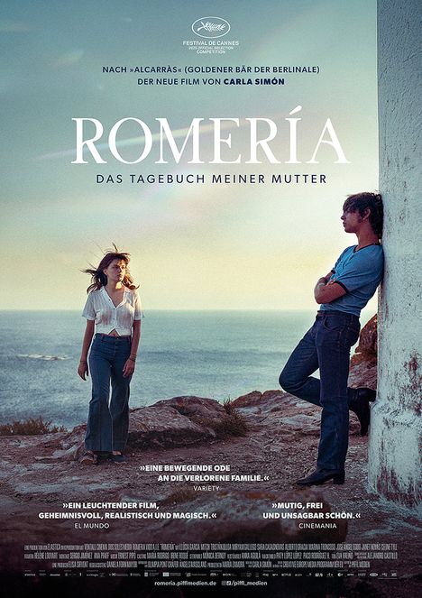 Titel "ROMERÍA: DAS TAGEBUCH MEINER MUTTER". Zitate: "Eine bewegende Ode". Frau und Mann an einer Küste.