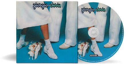 Text: "giorgio and chris" und "LOVE'S IN YOU, LOVE'S IN ME". Ein Plattencover zeigt Beine in weißen Outfits und Schuhe.