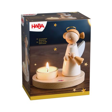 HABA Logo, Text "aus massivem Buchenholz". Ein Holzengel mit Kerze auf Holzsockel, umgeben von Sternen.