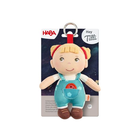 Aufschrift: "Hey Tilli". Stoffpuppe mit blonder Frisur, Latzhose, Schlüsselanhänger oben befestigt.