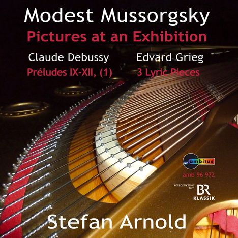 Texte: Modest Mussorgsky, Pictures at an Exhibition; Claude Debussy, Préludes IX-XII, (1); Edvard Grieg, 3 Lyric Pieces.  
Nahaufnahme eines Klaviers.