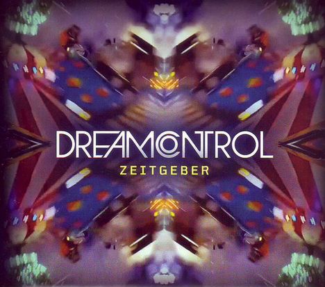 Text: "DREAM CONTROL" und "ZEITGEBER". Eine abstrakte, symmetrische Illustration mit bunten, verwischten Motiven.