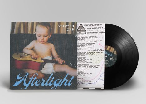 Rechts Textausschnitt: Songtexte und Notizen. Links ein Kleinkind mit Gitarre. Schriftzug "Afterlight" in Blau. Vinyl-Schallplatte.