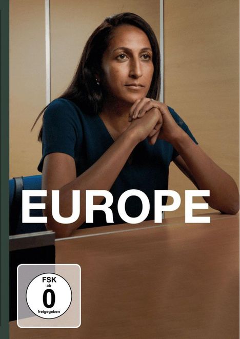 Text: "EUROPE", FSK ab 0. Eine Person mit dunklem Haar sitzt an einem Tisch und scheint nachdenklich.