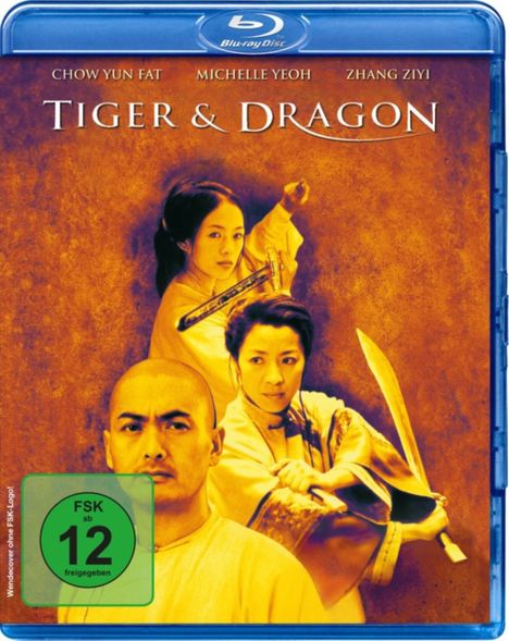 Text oben: "Chow Yun Fat, Michelle Yeoh, Zhang Ziyi".  
Großer Titel darunter: "Tiger & Dragon".  
Drei Personen mit Waffen im Stil eines Films.