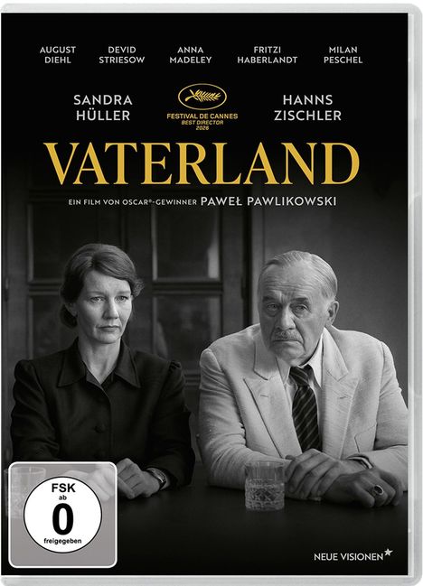 „Vaterland“, Cannes Best Director 2026, zwei Personen sitzen ernst an einem Tisch, schwarz-weiß Foto.