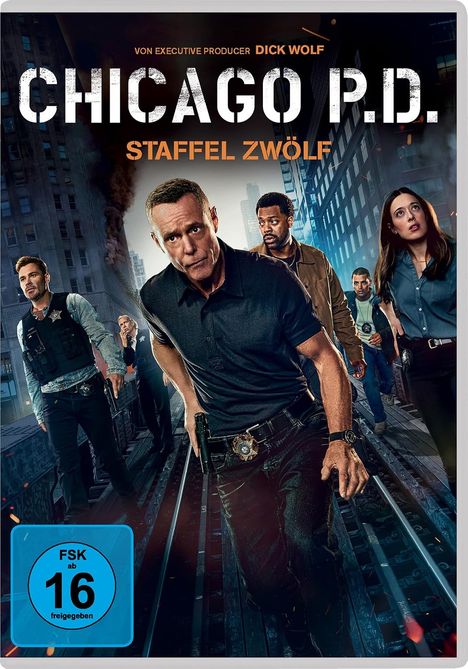 „Chicago P.D. Staffel Zwölf“. Im Vordergrund laufen mehrere Menschen entschlossen auf Bahngleisen.