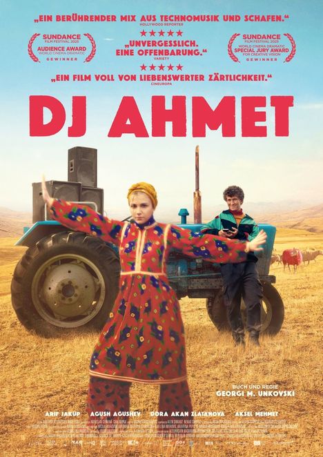 "DJ Ahmet" in großen roten Buchstaben. Eine Frau in bunter Kleidung tanzt vor einem blauen Traktor in einer ländlichen Szene.