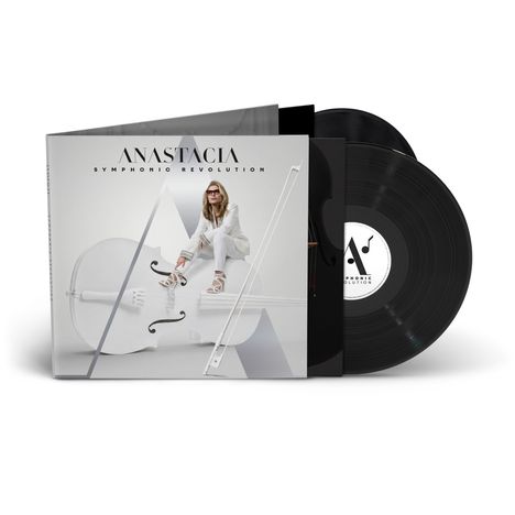 "ANASTACIA SYMPHONIC REVOLUTION" oben. Eine Frau in Weiß sitzt auf einem weißen Cello mit Bogen.