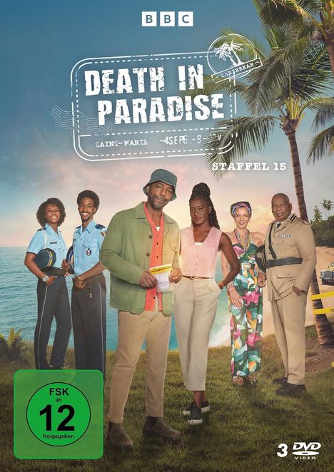 „Death in Paradise“, Staffel 15. BBC-Logo, fünf Leute am Strand, Palmen, tropisches Setting. FSK 12.