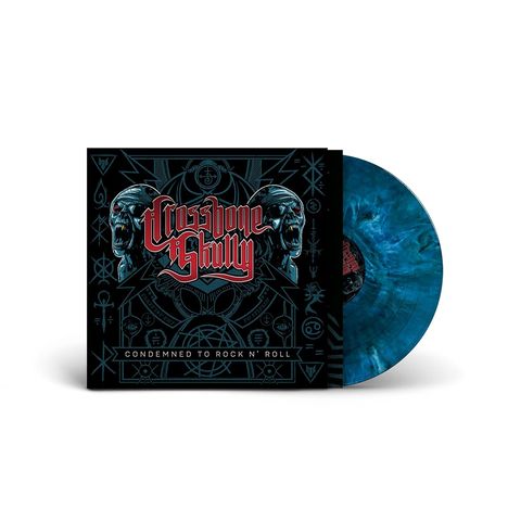"Crossbone Skully" in roter Schrift, unten "Condemned to Rock n' Roll". Zwei Totenköpfe, düstere Symbole, blaue und schwarze Töne.