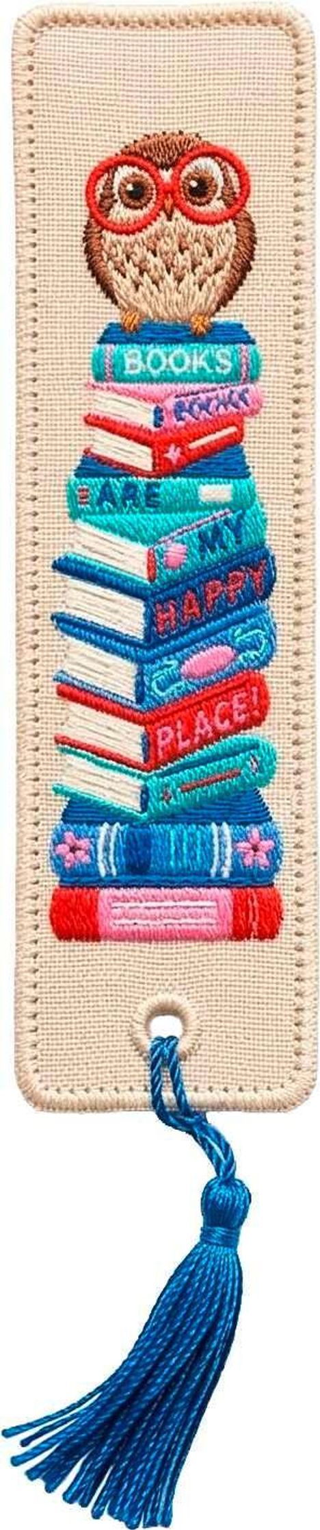 Ein gesticktes Lesezeichen. Oben eine Eule mit Brille, darunter gestapelte Bücher: "Books are my happy place". Unten ein blauer Quast.