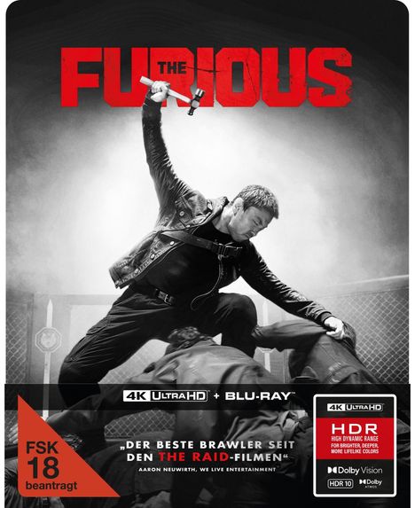 Oben steht "THE FURIOUS". Darunter ein Mann in Aktion mit Hammer, bedrohliche Szene im Schwarz-Weiß-Stil.