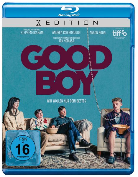 Großer Text: GOOD BOY. Darunter: "Wir wollen nur dein Bestes". Vier Personen auf einem Sofa. FSK 16 Symbol unten links.
