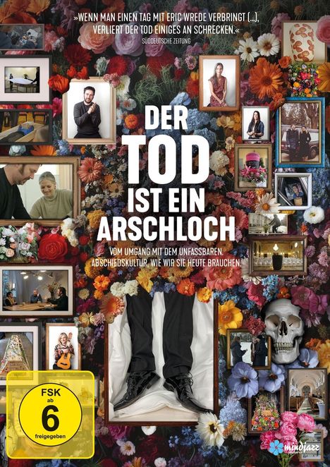 „Der Tod ist ein Arschloch“ vor bunten Blumen; umgeben von gerahmten Fotos und einem Totenschädel.