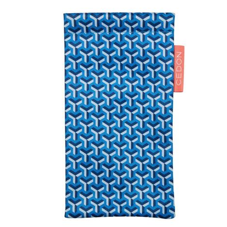 Der Text "CEDON" steht auf einem orangefarbenen Etikett. Ein blauer Beutel mit geometrischem Muster aus ineinandergreifenden Formen.