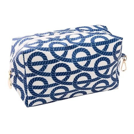 Weiße Tasche mit blauem Seilmuster, rechteckige Form, goldene Reißverschlüsse an den Enden.