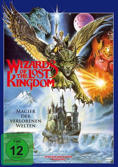 "Wizards of the Lost Kingdom" in roten Buchstaben. Drache und Krieger vor einem Schloss, in einer fantastischen Szene.