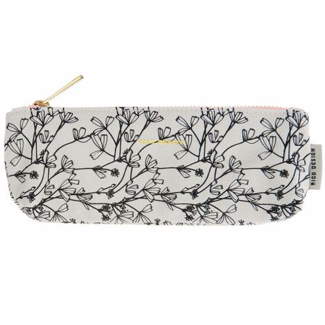 "Kleine Botanic"-Text auf cremefarbenem Etui mit schwarzem Blumenmuster und Goldreißverschluss. Label: RICO DESIGN.
