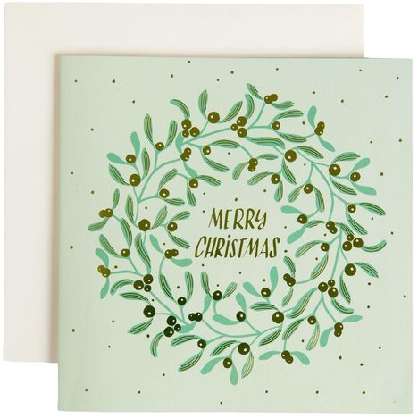 "Merry Christmas" in der Mitte eines Kranzes aus grünen Blättern und Beeren auf hellgrünem Hintergrund.