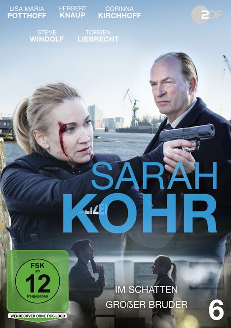 Cover von "SARAH KOHR", FSK 12. Zwei Personen am Hafen mit Waffen, eine blutende Frau im Vordergrund.
